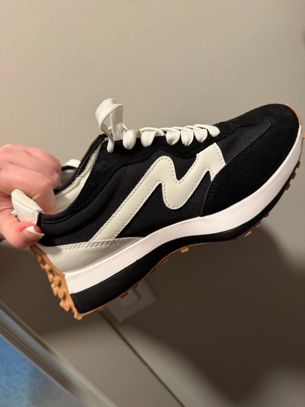 Steve Madden Black and White Tennis Shoes